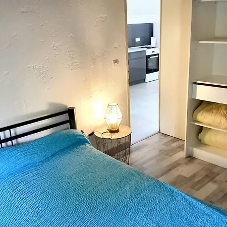 Feriehus Maison Conviviale Avec Jardin A Saint-Nazaire-de-Pezan